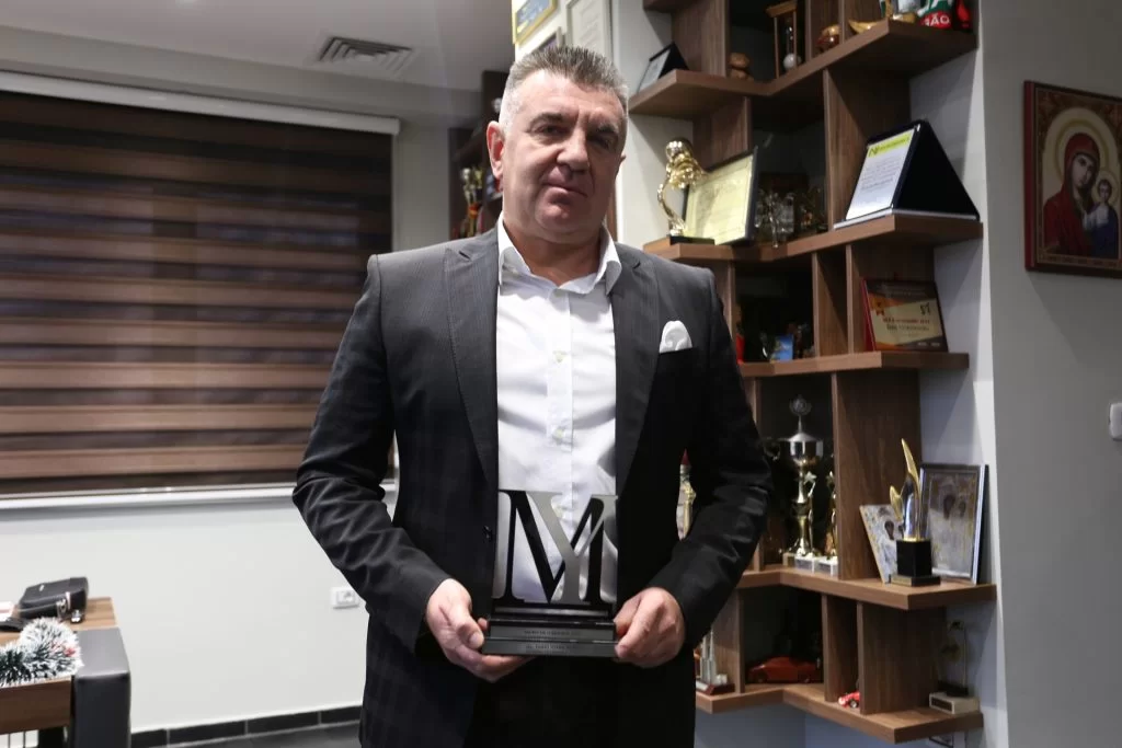 Д-р Емил Угриновски ја доби наградата „Менаџер на годината“